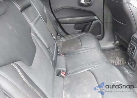 2018 Jeep Compass Latitude 4X4 из США, поврежденный, VIN 3C4NJDBB9JT239625